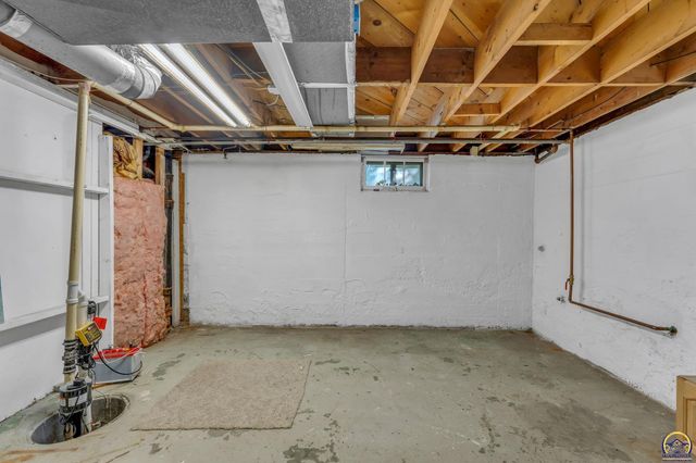 1278 SW Collins AVE, Topeka, KS 66604