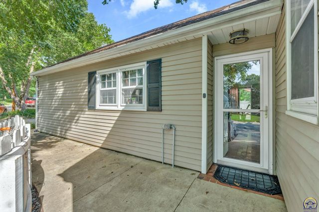 1278 SW Collins AVE, Topeka, KS 66604