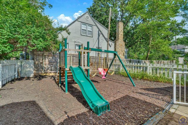 1278 SW Collins AVE, Topeka, KS 66604