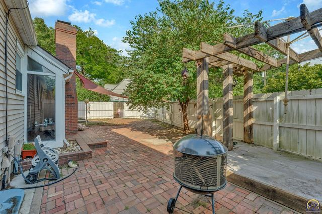1278 SW Collins AVE, Topeka, KS 66604