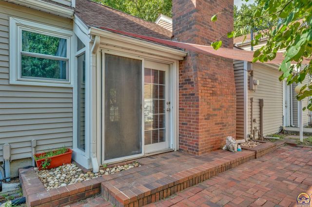 1278 SW Collins AVE, Topeka, KS 66604
