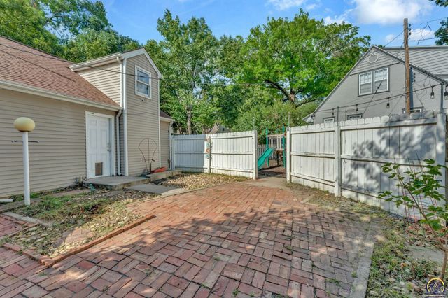 1278 SW Collins AVE, Topeka, KS 66604