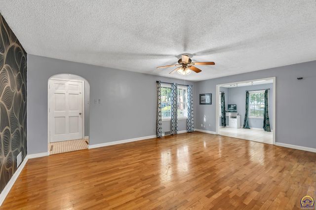 1278 SW Collins AVE, Topeka, KS 66604