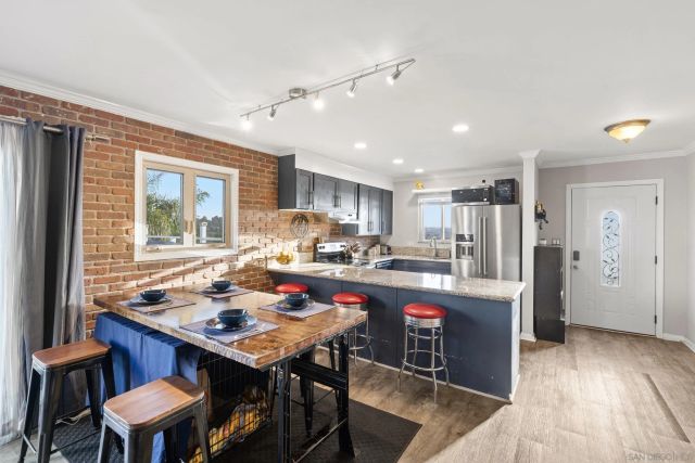 5810 Riley Street APT 8, San Diego, CA 92110