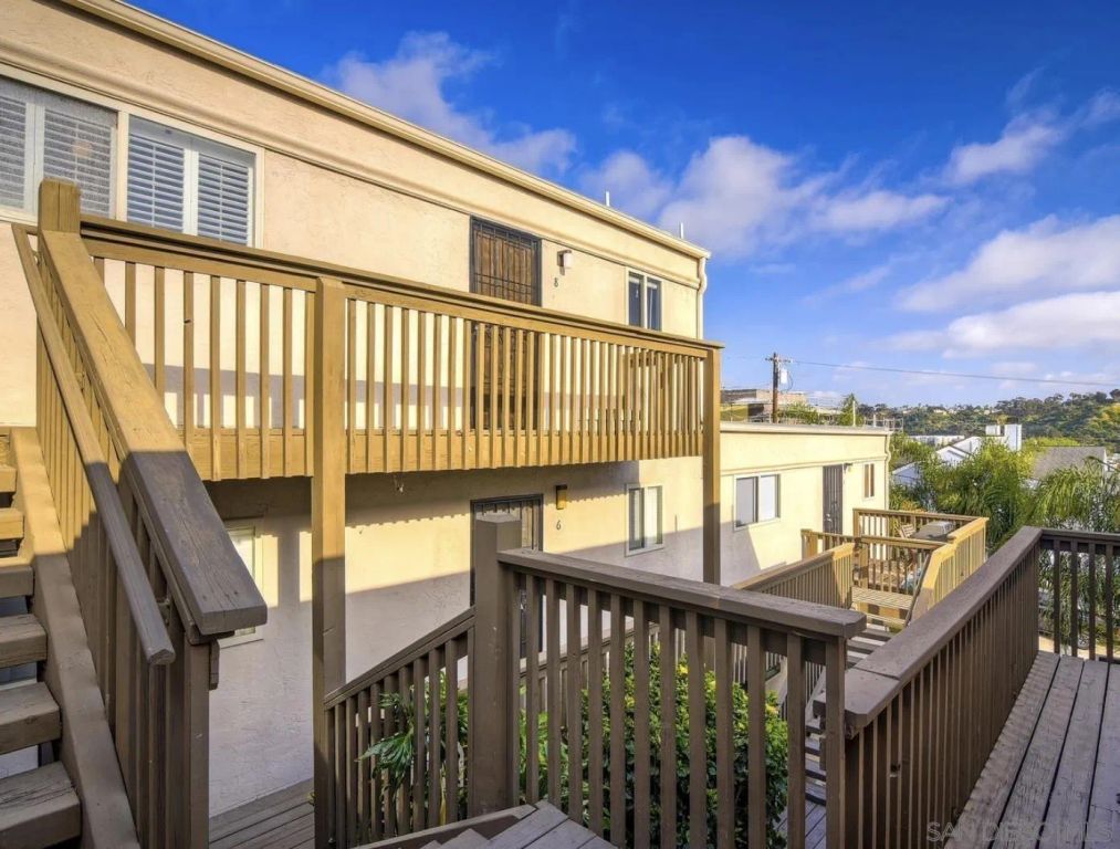 5810 Riley Street APT 8, San Diego, CA 92110