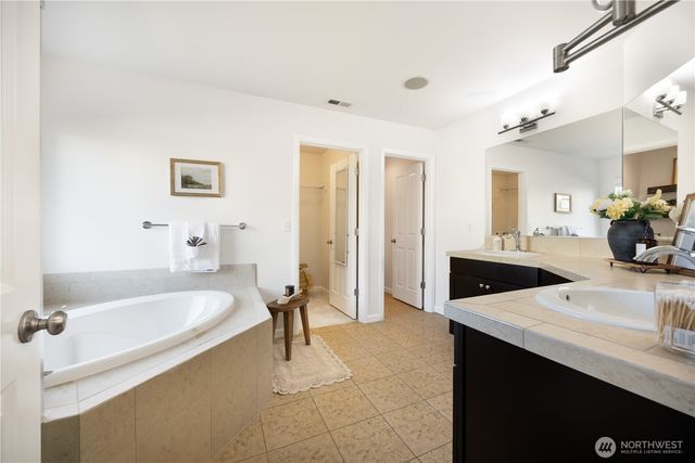 7648 NE 195th Street, Kenmore, WA 98028