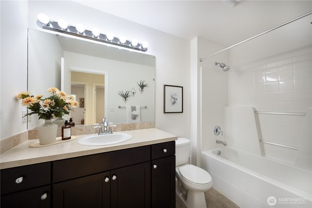 7648 NE 195th Street, Kenmore, WA 98028