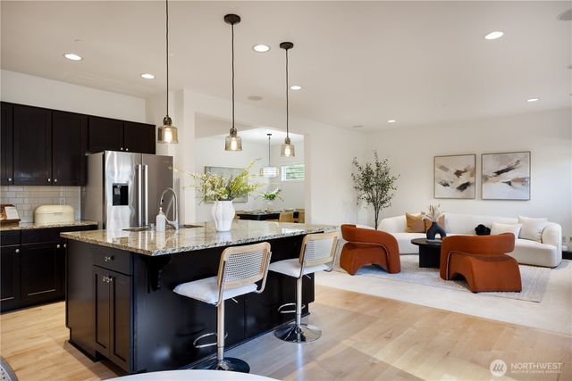 7648 NE 195th Street, Kenmore, WA 98028