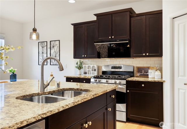 7648 NE 195th Street, Kenmore, WA 98028