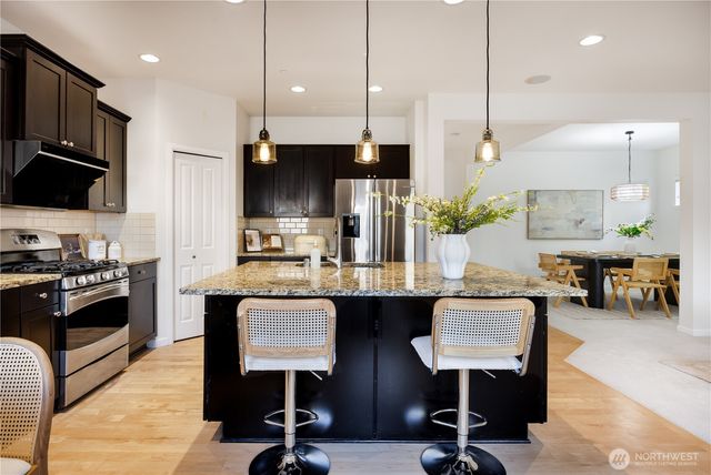 7648 NE 195th Street, Kenmore, WA 98028