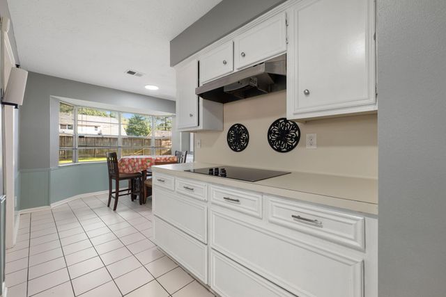 5938 Foresthaven Drive, Houston, TX 77066