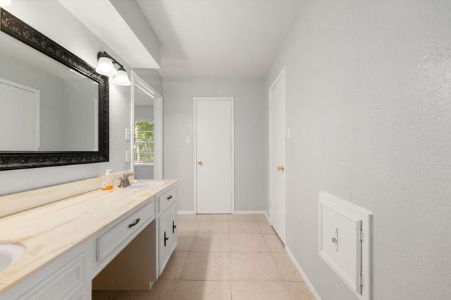 5938 Foresthaven Drive, Houston, TX 77066