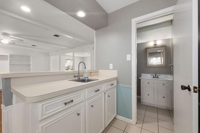5938 Foresthaven Drive, Houston, TX 77066