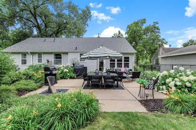 1827 44th Avenue NE, Columbia Heights, MN 55421