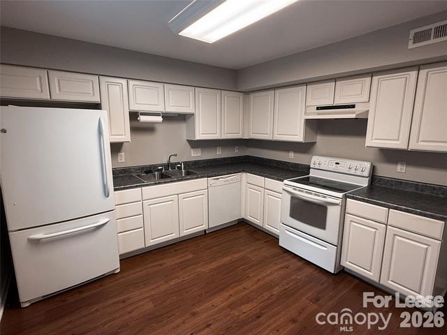 11037 Hunter Trail Lane, Charlotte, NC 28226