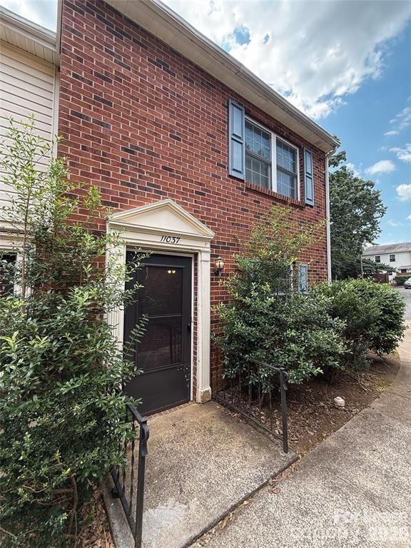 11037 Hunter Trail Lane, Charlotte, NC 28226
