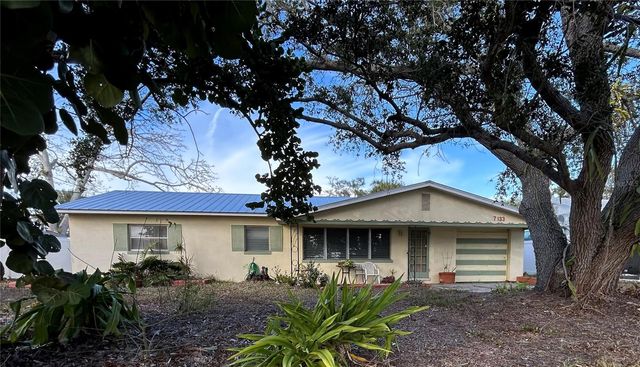 7833 CAUSEWAY BOULEVARD S, St Petersburg, FL 33707