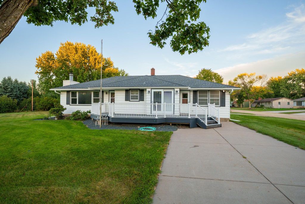 327 Pine Avenue, Vermillion, MN 55085 — exterior