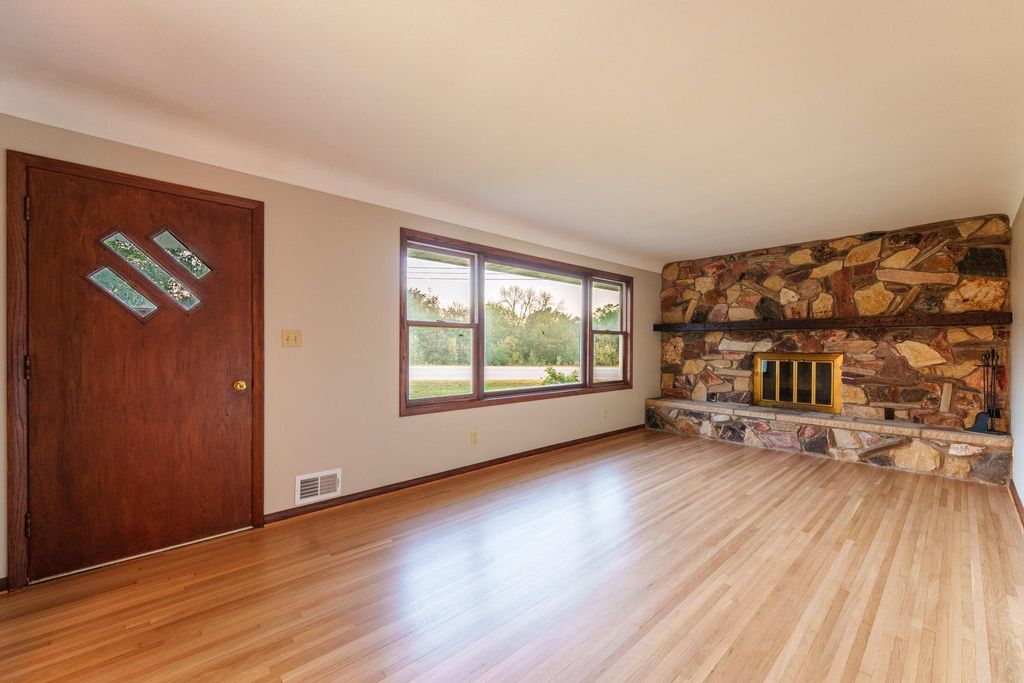 327 Pine Avenue, Vermillion, MN 55085 — photo 3