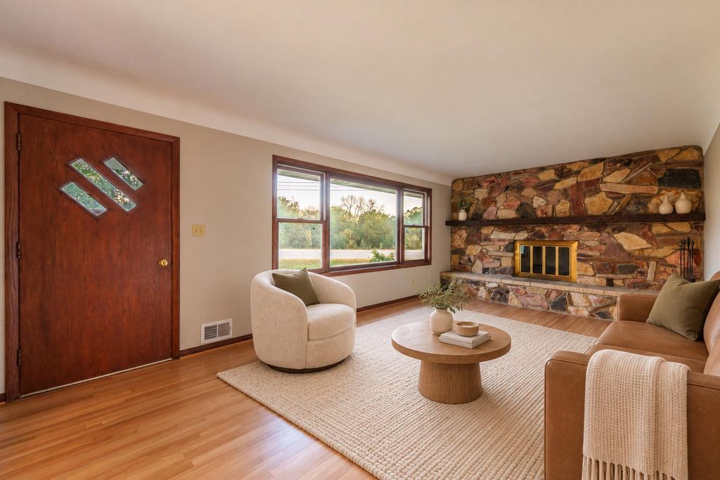 327 Pine Avenue, Vermillion, MN 55085 — photo 4
