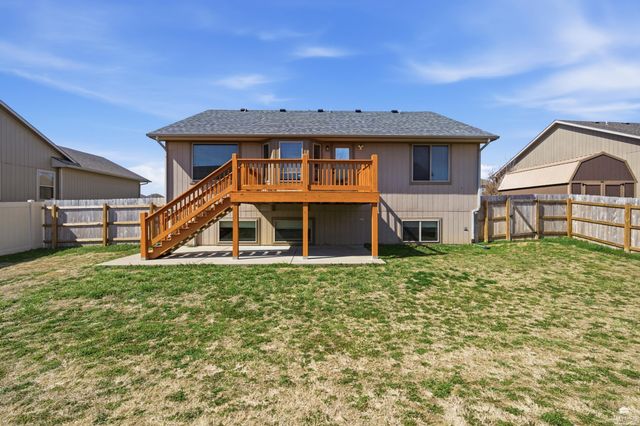 1001 Dagen Lane, Junction City, KS 66441