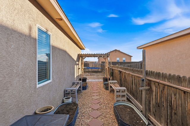 34 Salida Del Sol, Los Lunas, NM 87031