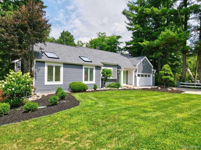2973 Thorncrest Drive, Grand Rapids, MI 49546