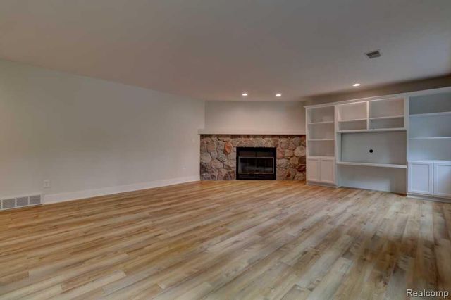 2973 Thorncrest Drive, Grand Rapids, MI 49546