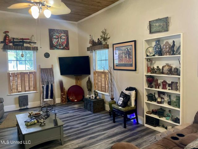 1204 Porter Avenue, Ocean Springs, MS 39564