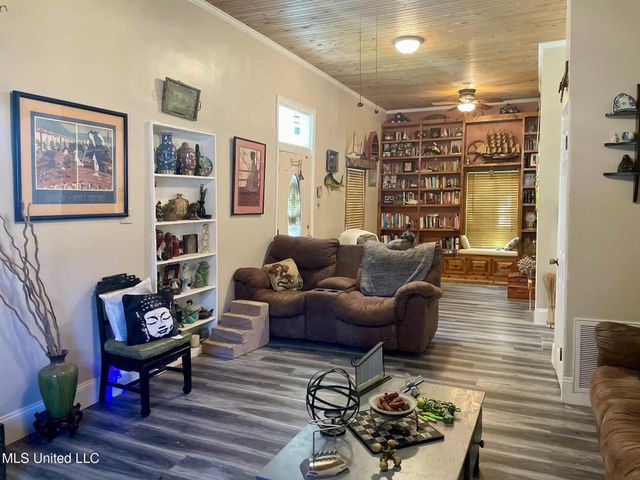 1204 Porter Avenue, Ocean Springs, MS 39564