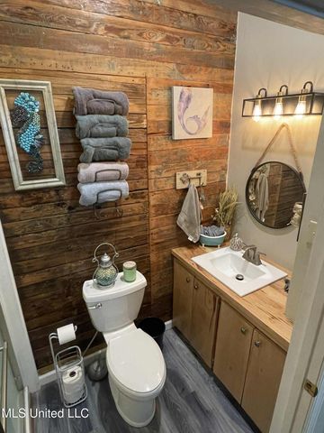 1204 Porter Avenue, Ocean Springs, MS 39564
