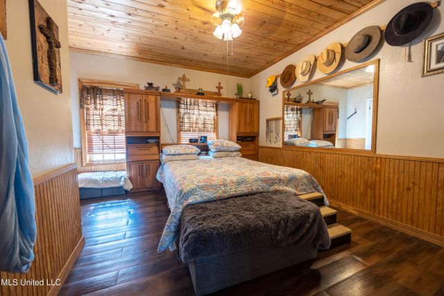 1204 Porter Avenue, Ocean Springs, MS 39564