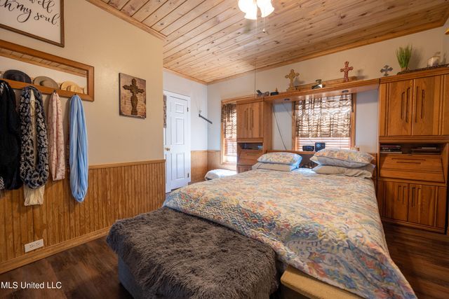 1204 Porter Avenue, Ocean Springs, MS 39564