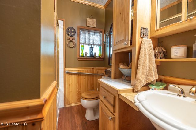 1204 Porter Avenue, Ocean Springs, MS 39564