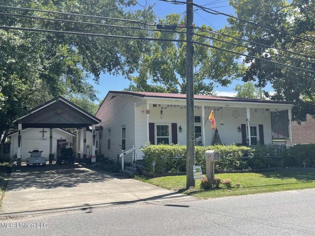 1204 Porter Avenue, Ocean Springs, MS 39564