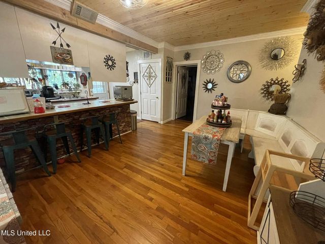 1204 Porter Avenue, Ocean Springs, MS 39564