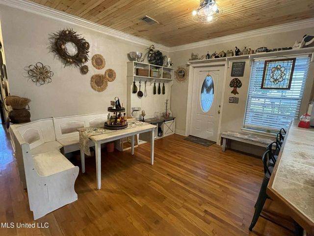 1204 Porter Avenue, Ocean Springs, MS 39564