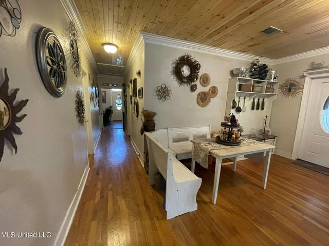 1204 Porter Avenue, Ocean Springs, MS 39564