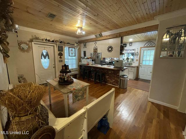 1204 Porter Avenue, Ocean Springs, MS 39564