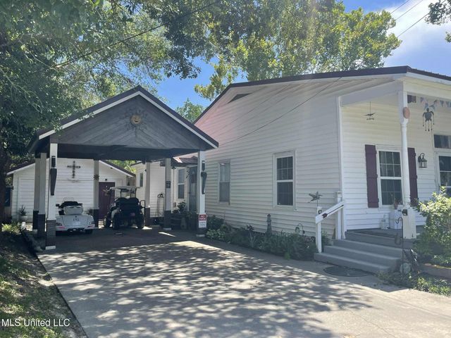 1204 Porter Avenue, Ocean Springs, MS 39564