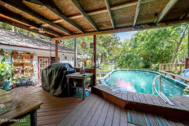 1204 Porter Avenue, Ocean Springs, MS 39564