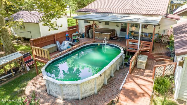 1204 Porter Avenue, Ocean Springs, MS 39564