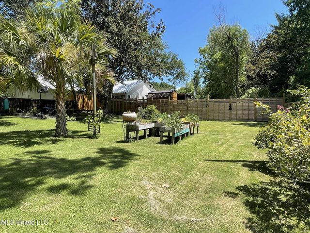 1204 Porter Avenue, Ocean Springs, MS 39564