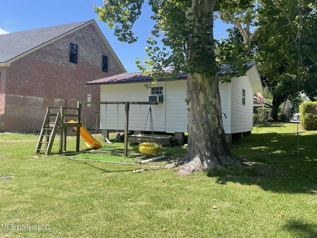 1204 Porter Avenue, Ocean Springs, MS 39564