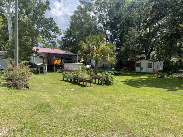 1204 Porter Avenue, Ocean Springs, MS 39564