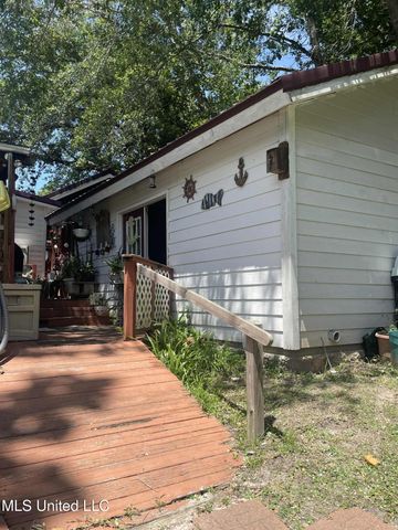 1204 Porter Avenue, Ocean Springs, MS 39564