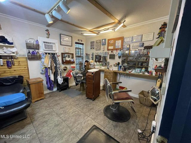 1204 Porter Avenue, Ocean Springs, MS 39564