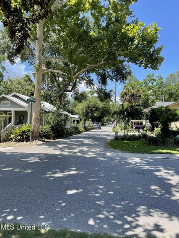 1204 Porter Avenue, Ocean Springs, MS 39564