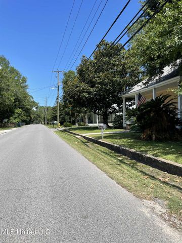 1204 Porter Avenue, Ocean Springs, MS 39564
