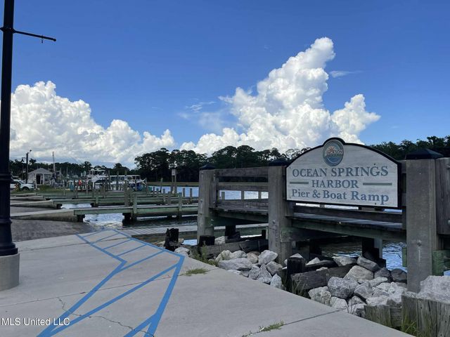 1204 Porter Avenue, Ocean Springs, MS 39564